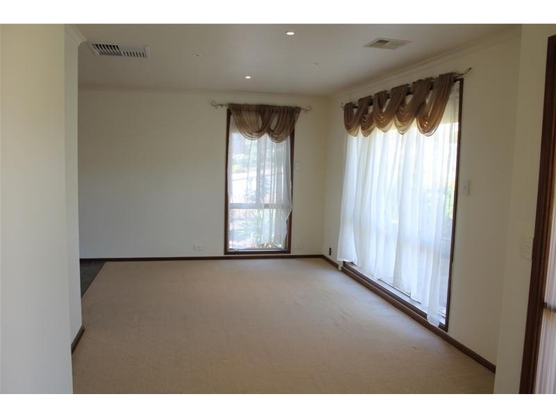 18 Brett Crescent, Hallett Cove SA 5158