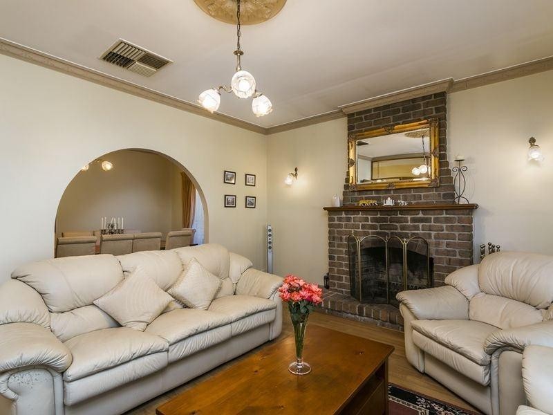 2 Glenway Road, Hallett Cove SA 5158