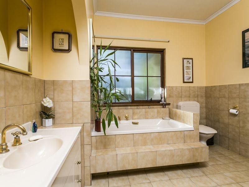 2 Glenway Road, Hallett Cove SA 5158