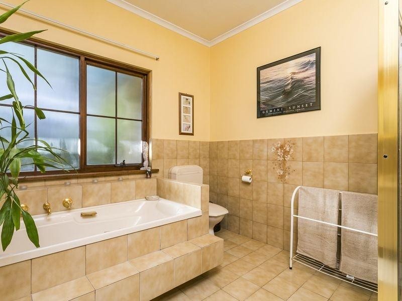 2 Glenway Road, Hallett Cove SA 5158
