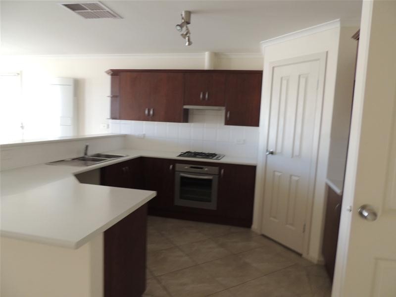 14 Yeltana Avenue, Huntfield Heights SA 5163