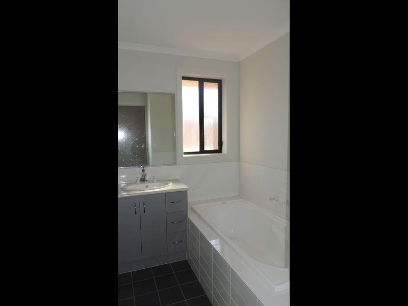 25 Antonio Street, Huntfield Heights SA 5163