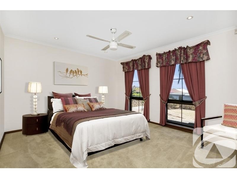 13 Lapwing Street, Hallett Cove SA 5158