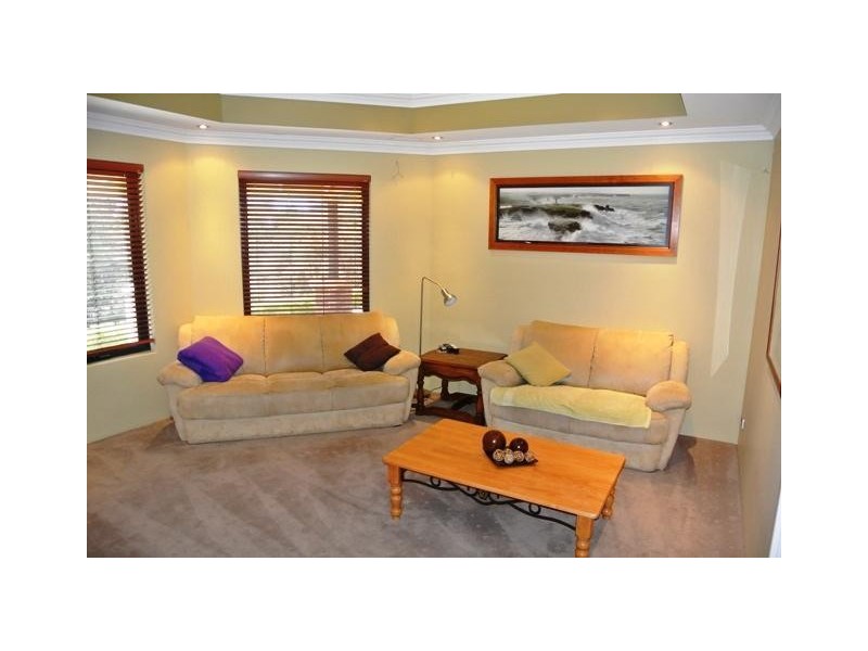 6 Little Place, Leschenault WA 6233