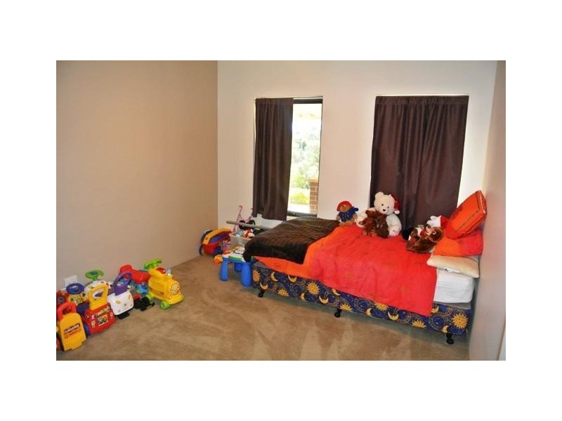 6 Little Place, Leschenault WA 6233