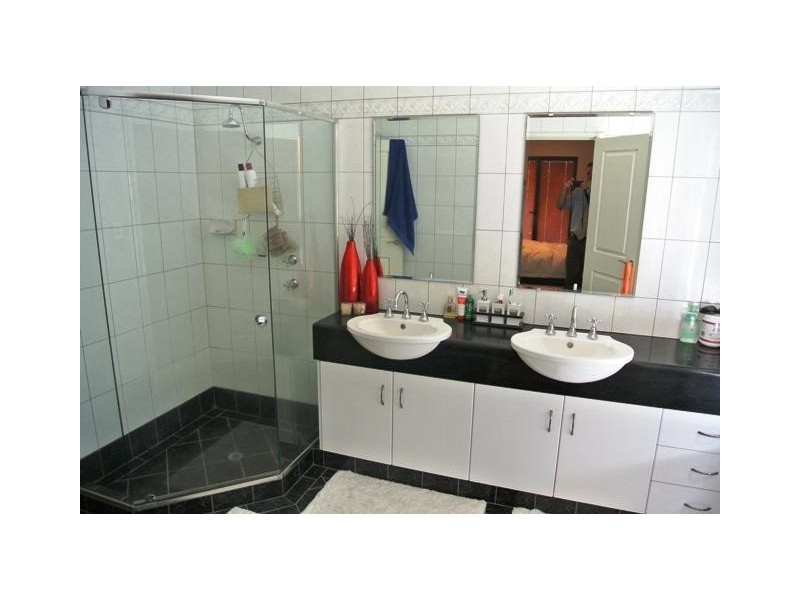 6 Little Place, Leschenault WA 6233