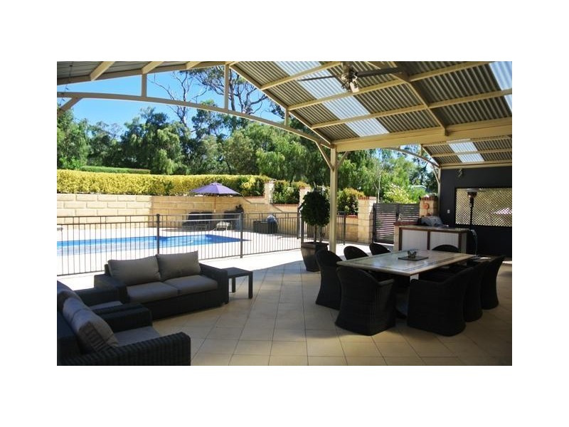 6 Little Place, Leschenault WA 6233