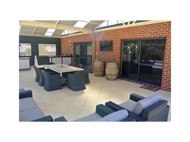 6 Little Place, Leschenault WA 6233