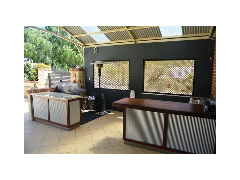 6 Little Place, Leschenault WA 6233