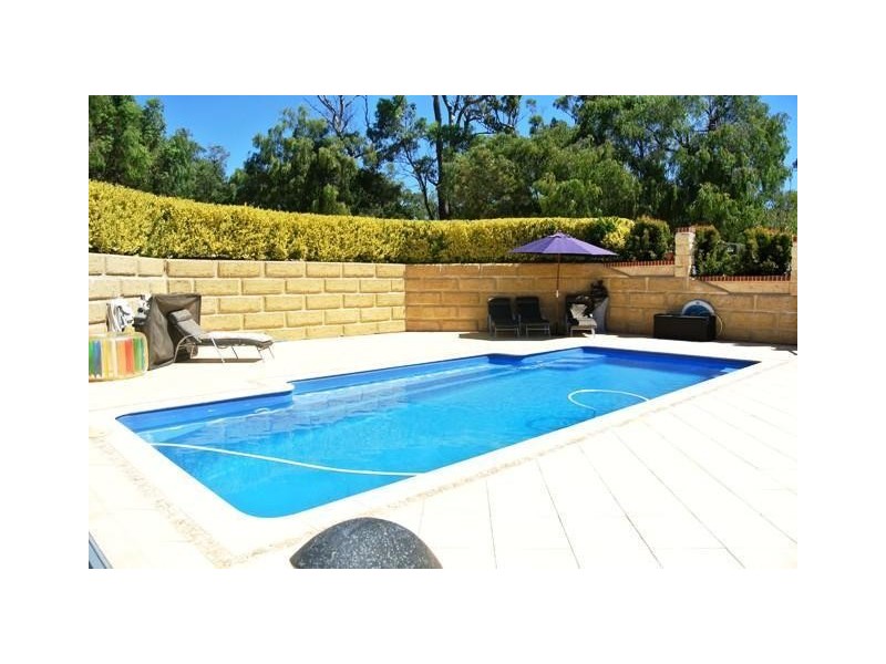 6 Little Place, Leschenault WA 6233