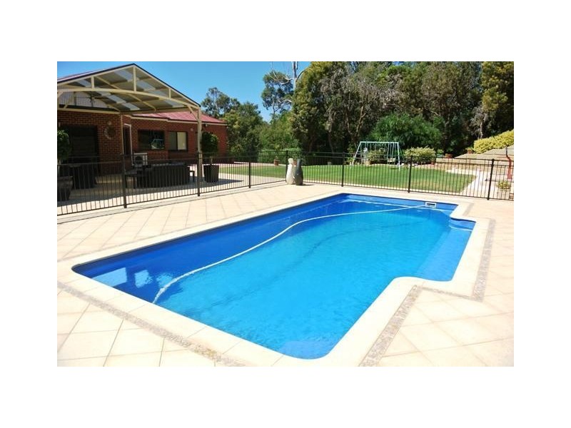 6 Little Place, Leschenault WA 6233