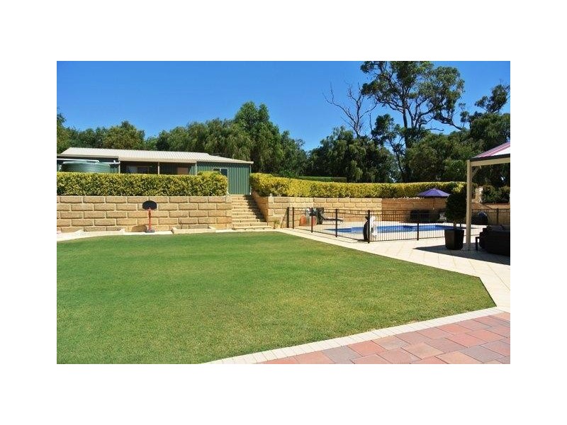 6 Little Place, Leschenault WA 6233