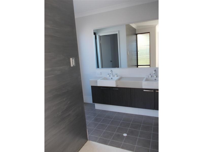 52 Barnes Avenue, Australind WA 6233