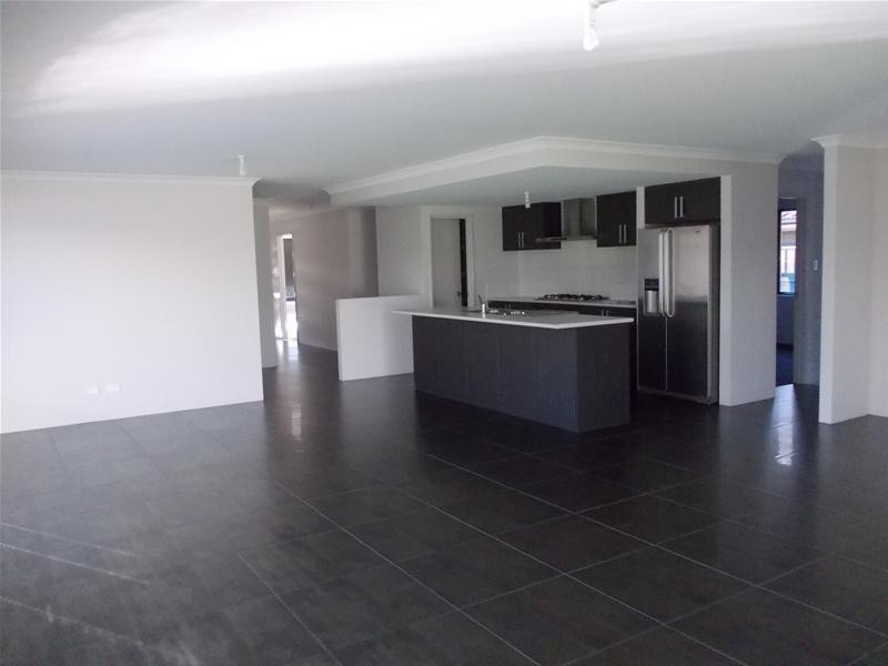 52 Barnes Avenue, Australind WA 6233