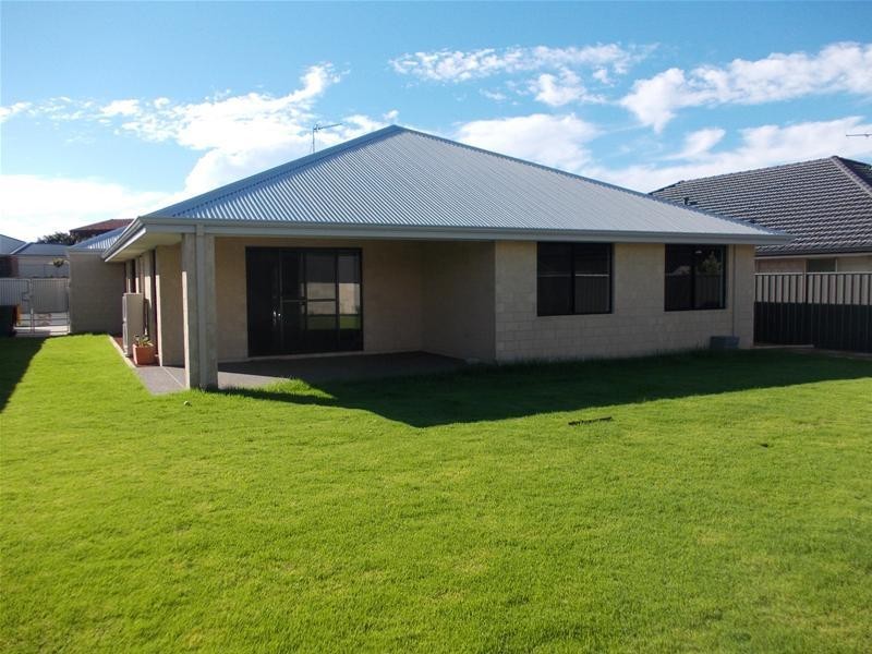 52 Barnes Avenue, Australind WA 6233