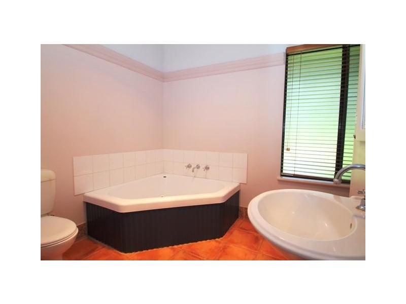 16 Talia Court, Leschenault WA 6233