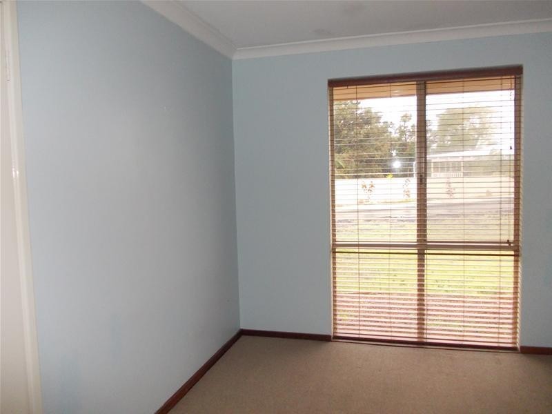 2 Henslagh Turn, Australind WA 6233
