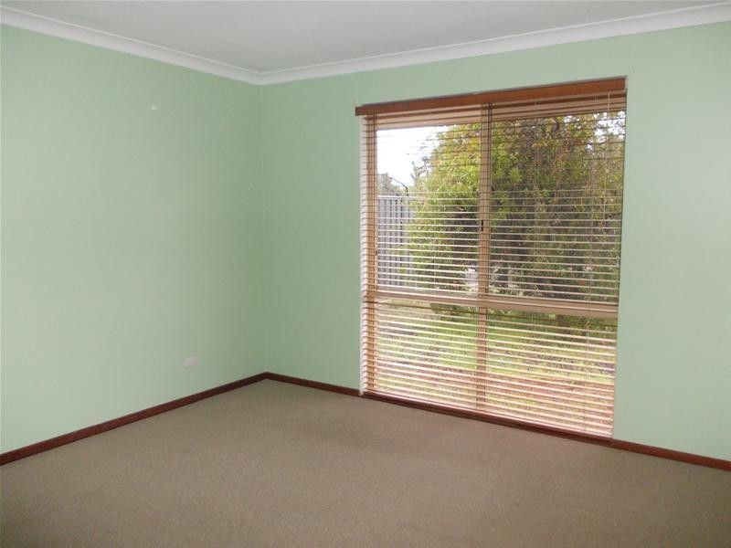 2 Henslagh Turn, Australind WA 6233