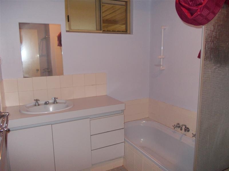 2 Henslagh Turn, Australind WA 6233