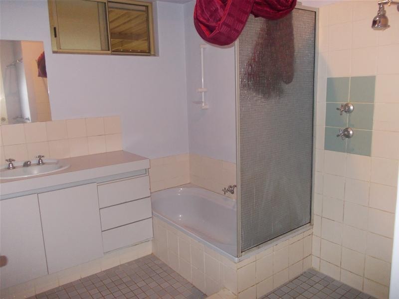 2 Henslagh Turn, Australind WA 6233