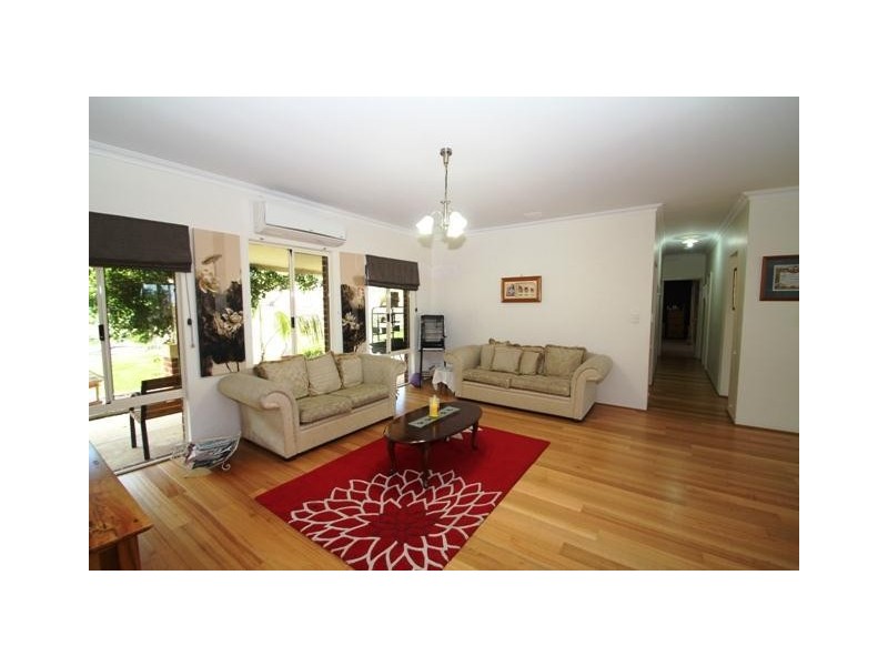 6 Fletcher Court, Leschenault WA 6233