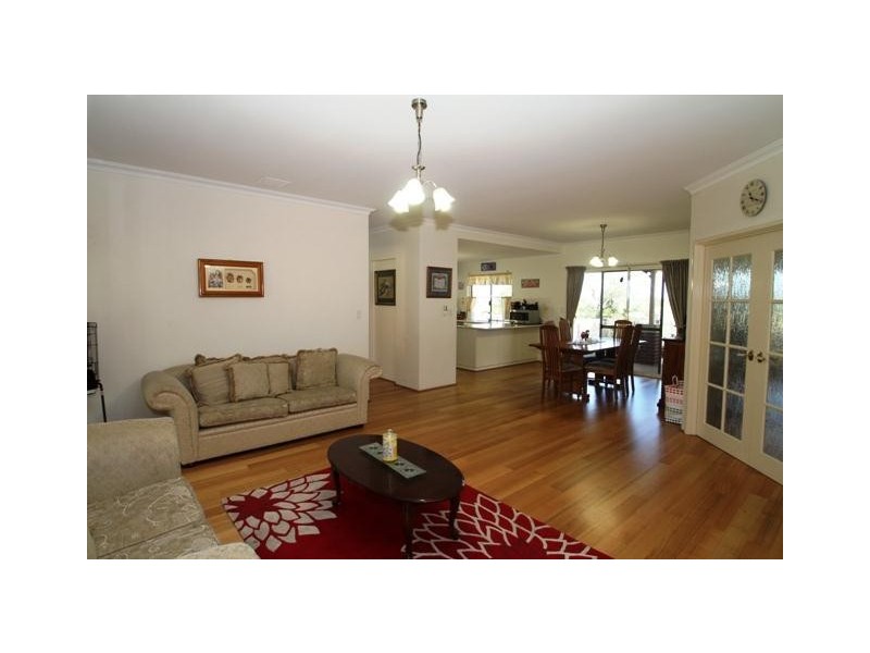 6 Fletcher Court, Leschenault WA 6233