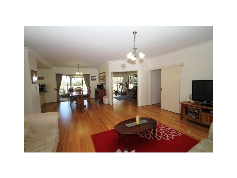 6 Fletcher Court, Leschenault WA 6233