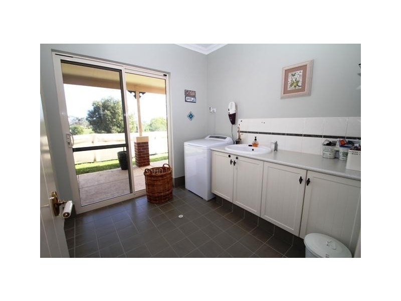 6 Fletcher Court, Leschenault WA 6233