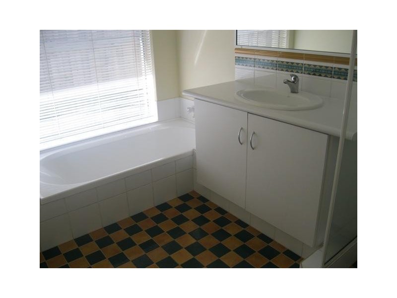 6 Braidwood Drive, Australind WA 6233