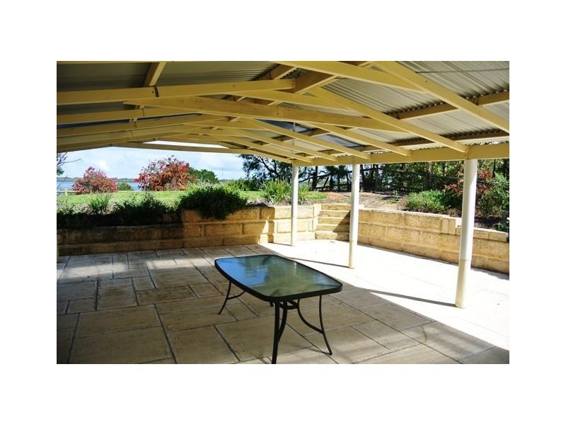 15 Wildflower Way, Leschenault WA 6233