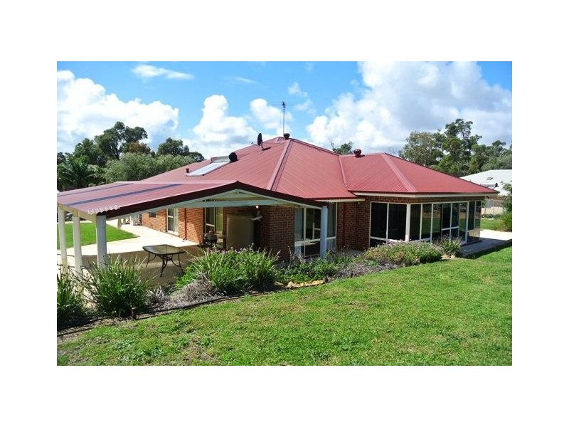 15 Wildflower Way, Leschenault WA 6233