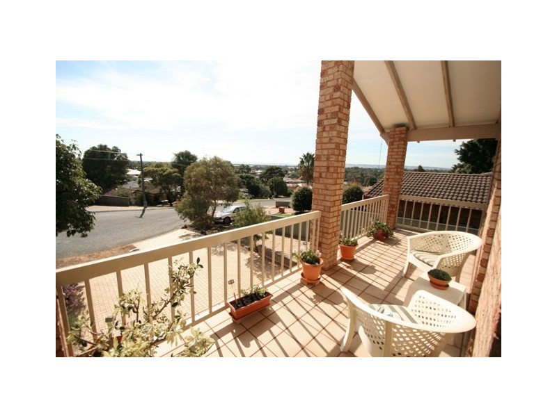 12 Hughlings Place, Australind WA 6233