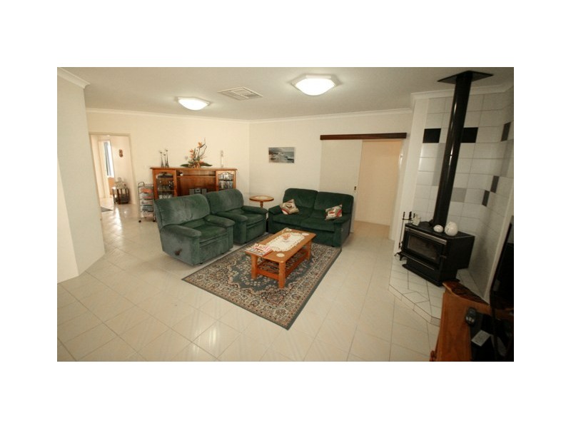 12 Hughlings Place, Australind WA 6233