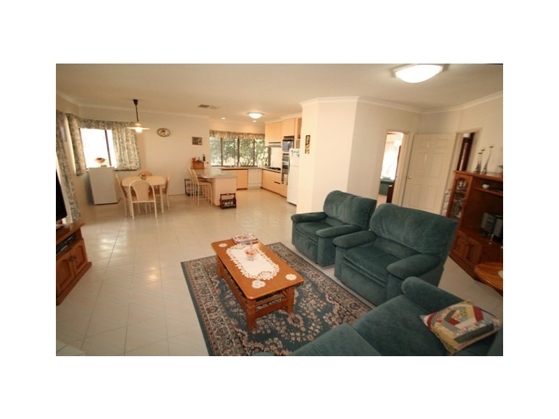 12 Hughlings Place, Australind WA 6233