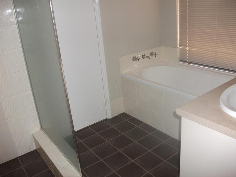 3/235 Old Coast Road, Australind WA 6233