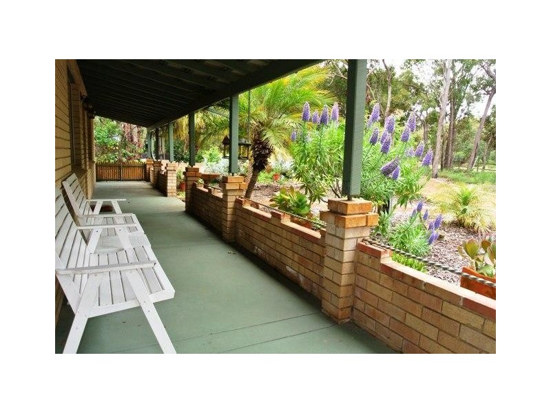 11 Windward Road, Leschenault WA 6233