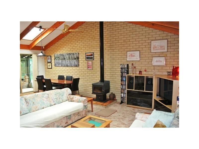 11 Windward Road, Leschenault WA 6233