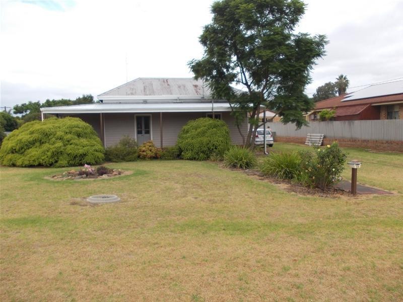 32 Harper Street, Harvey WA 6220