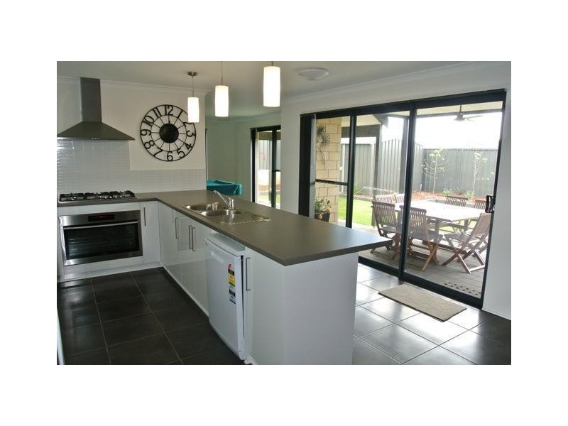 28 Henderson Crescent, Australind WA 6233