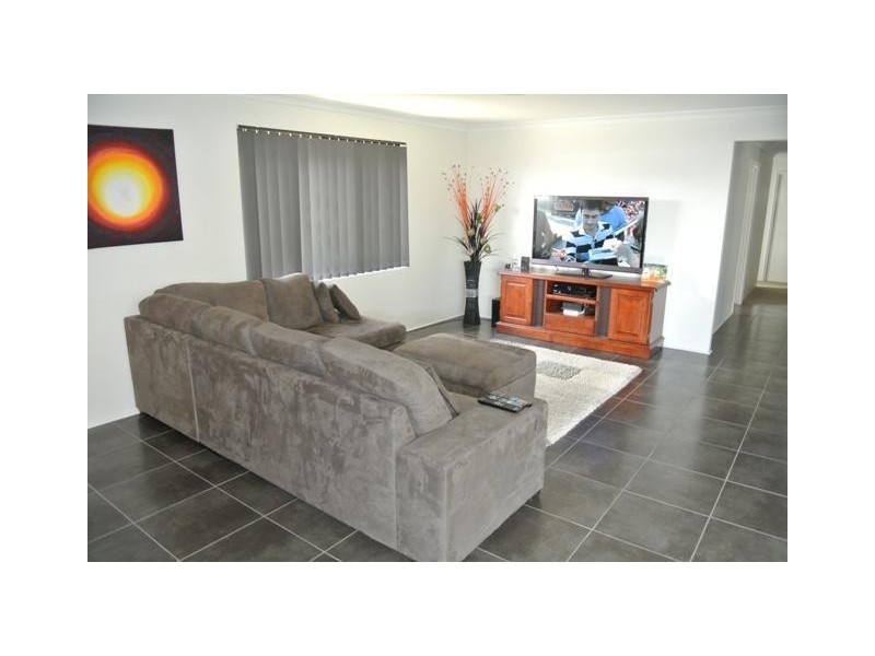 28 Henderson Crescent, Australind WA 6233