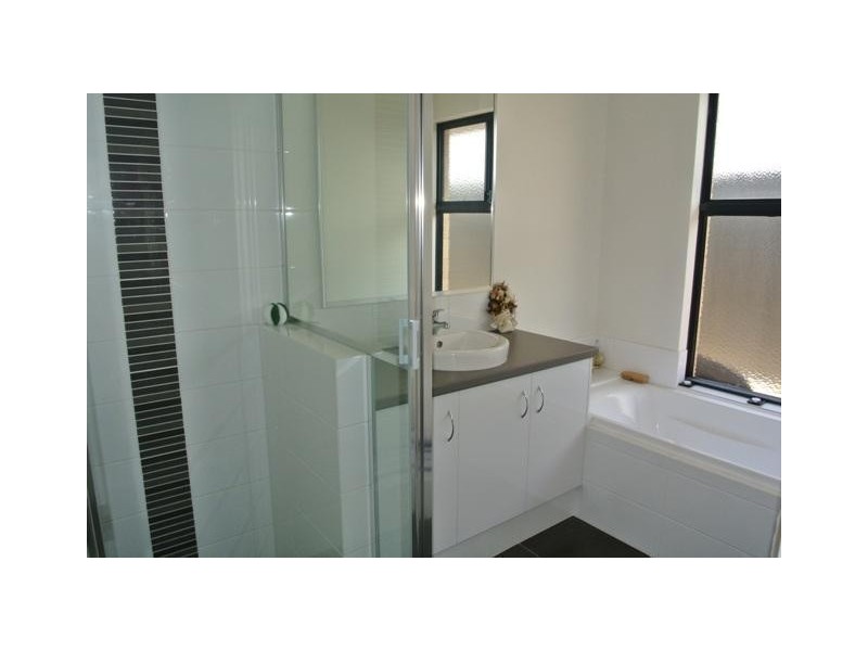 28 Henderson Crescent, Australind WA 6233