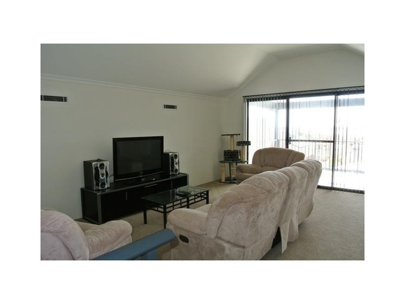 28 Henderson Crescent, Australind WA 6233