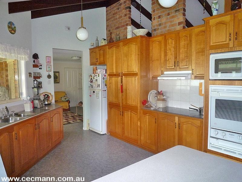 11 Pioneers Parade, Stanthorpe QLD 4380