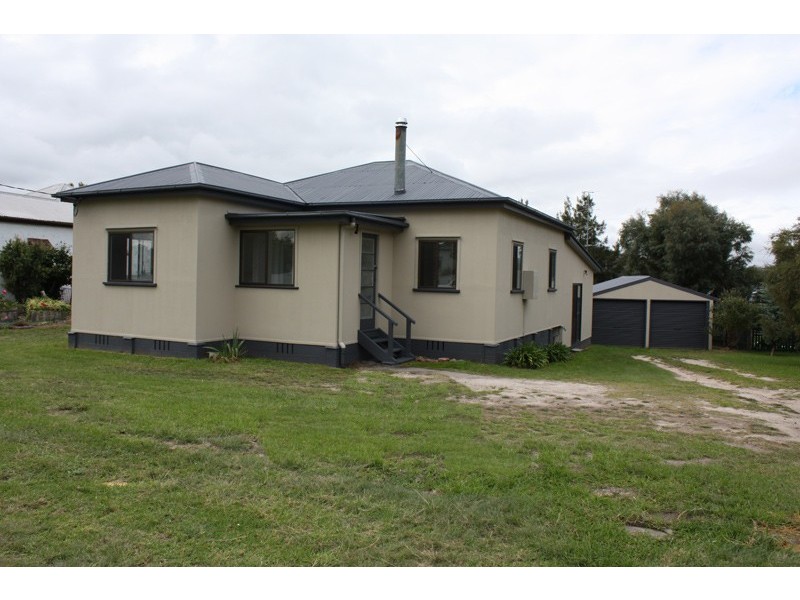 32 Pierpoint Street, Stanthorpe QLD 4380