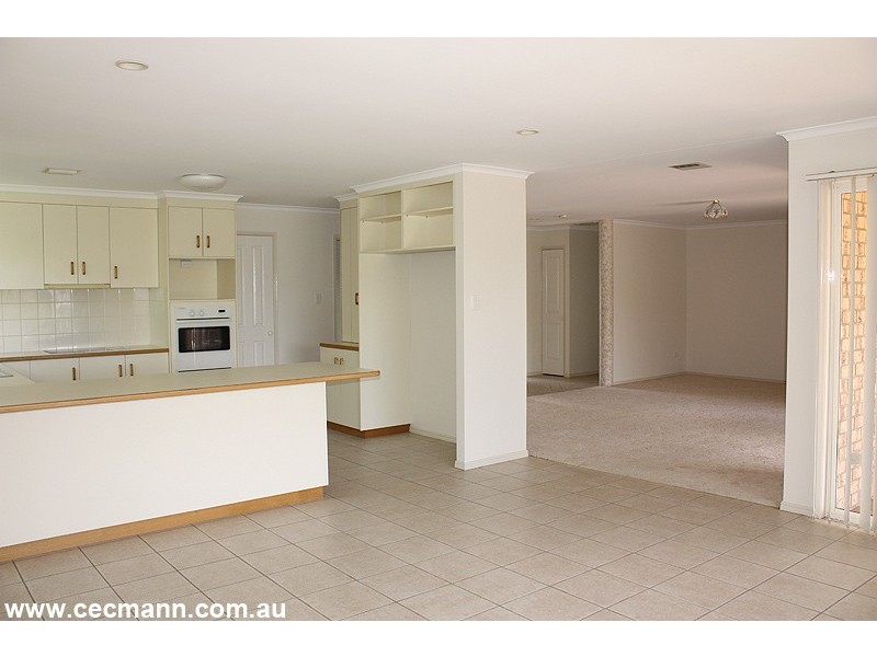 8 Leslie Parade, Stanthorpe QLD 4380