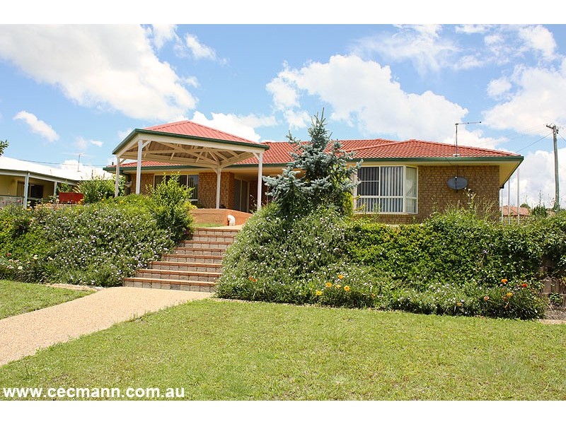 8 Leslie Parade, Stanthorpe QLD 4380