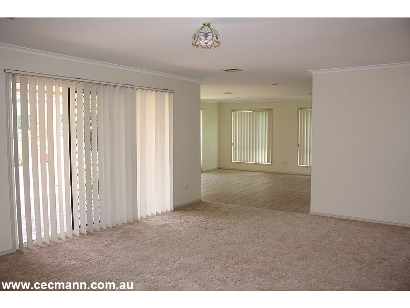 8 Leslie Parade, Stanthorpe QLD 4380