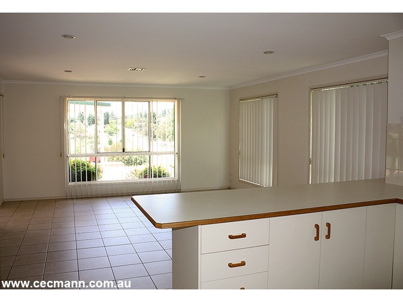 8 Leslie Parade, Stanthorpe QLD 4380