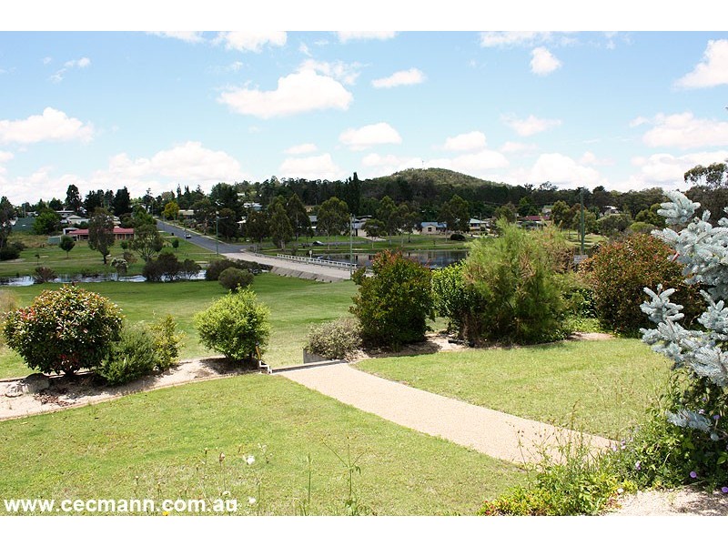 8 Leslie Parade, Stanthorpe QLD 4380