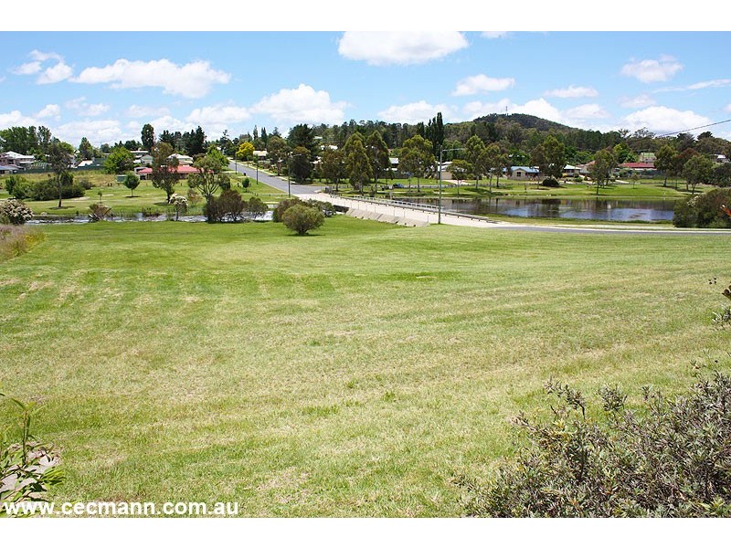 8 Leslie Parade, Stanthorpe QLD 4380